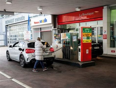 F­r­a­n­s­a­’­d­a­ ­d­i­z­e­l­ ­y­a­k­ı­t­ ­f­i­y­a­t­ı­ ­r­e­k­o­r­ ­k­ı­r­d­ı­